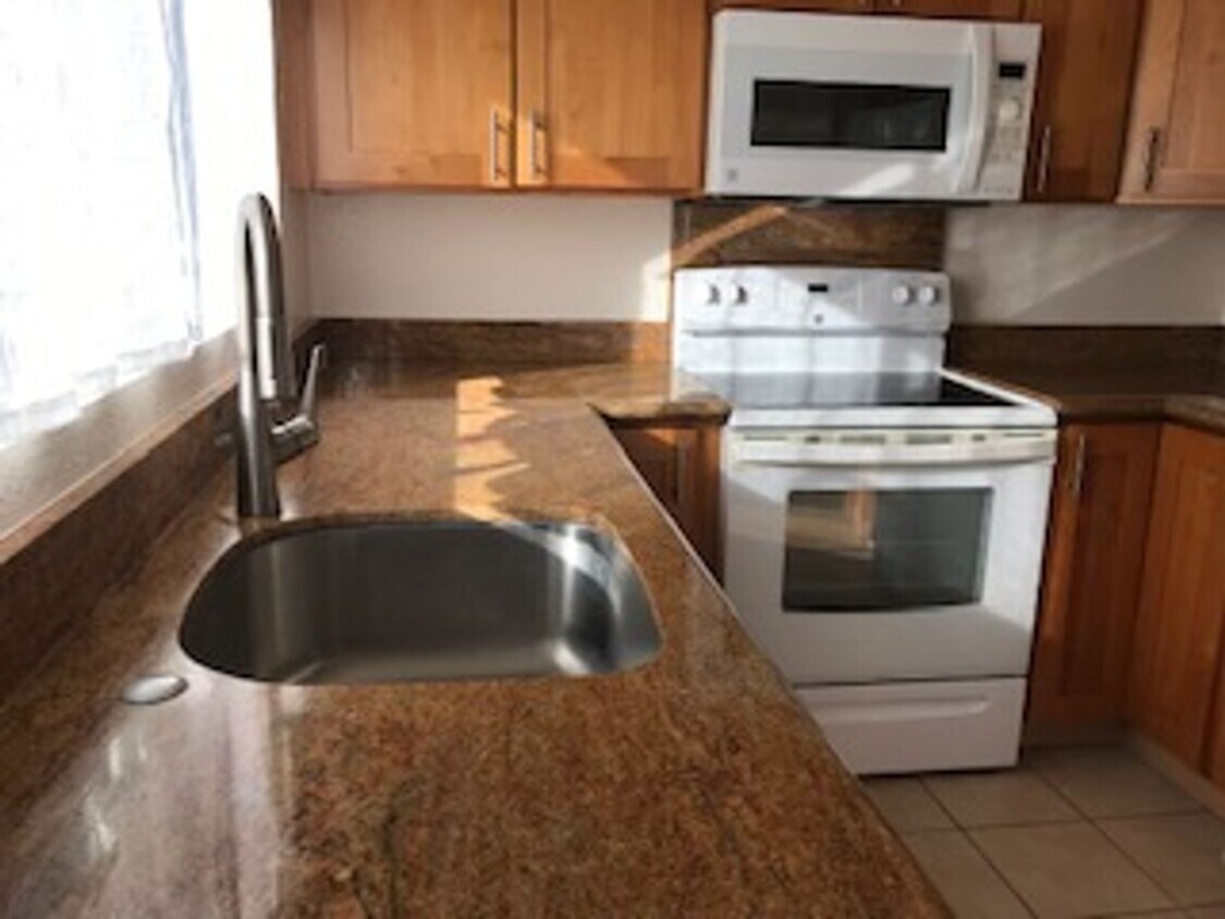 Foto principal - Available now - 2 bedroom / 1 bath / 2 par...