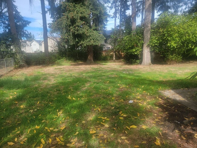 Building Photo - Cute & Cozy Spanaway Rambler