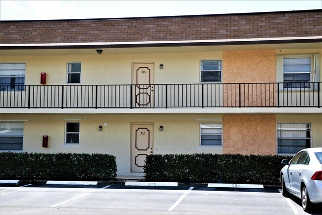 Building Photo - 720 N Dixie Hwy