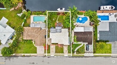 Building Photo - 908 SW 12th Ct