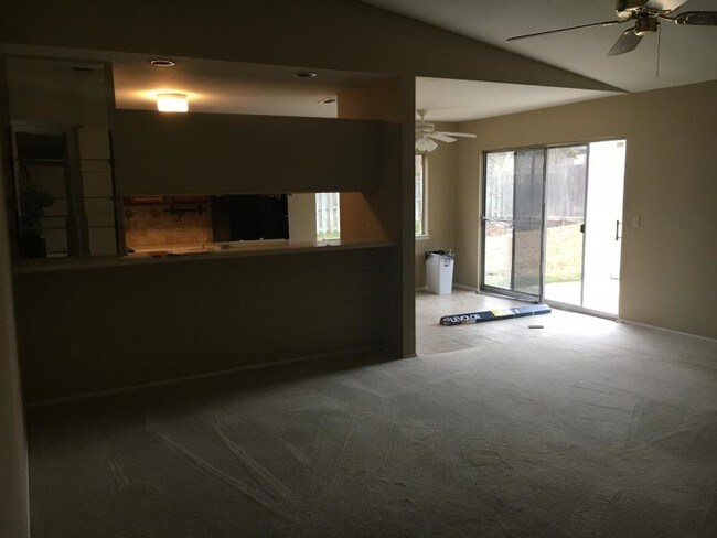 Building Photo - 6422 Huebner Rd