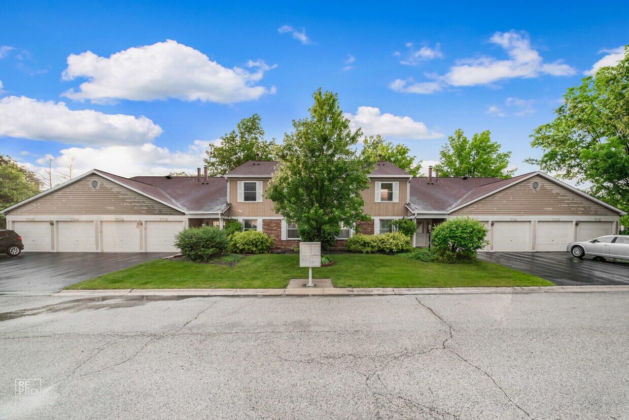 Foto principal - 710 N Deer Run Dr