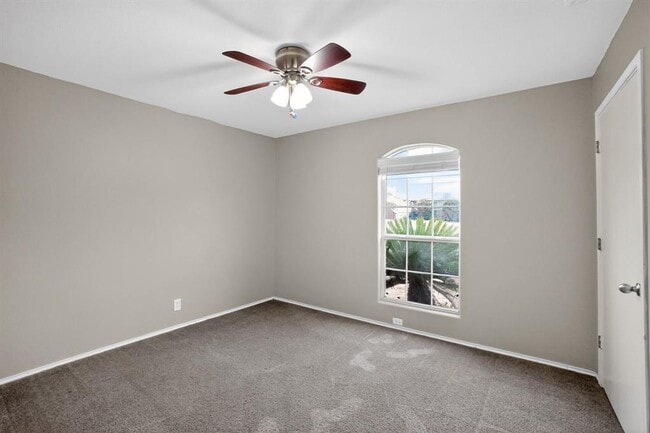 Building Photo - 113 Amber Ln