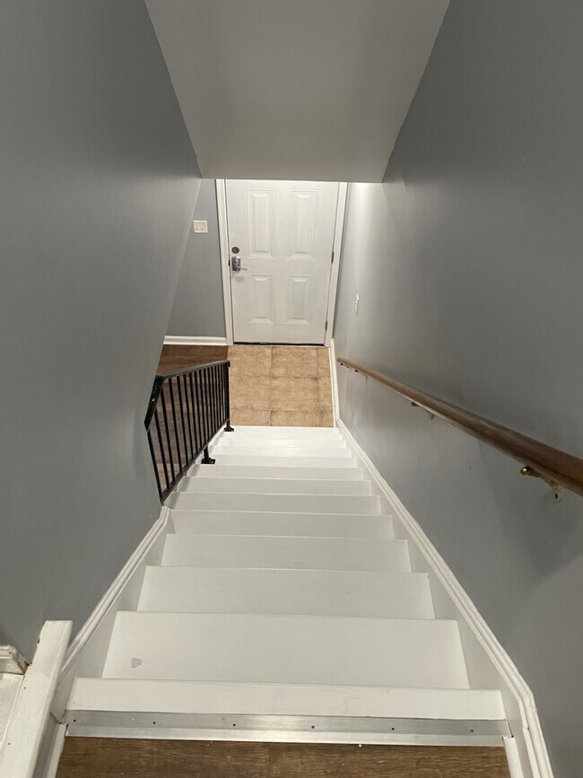 Staircase - 415 Savage Dr