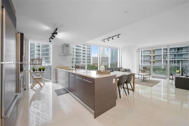 Foto del edificio - 495 Brickell Ave