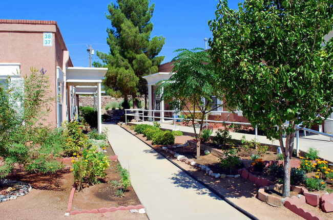 Foto del edificio - West Side Senior Housing