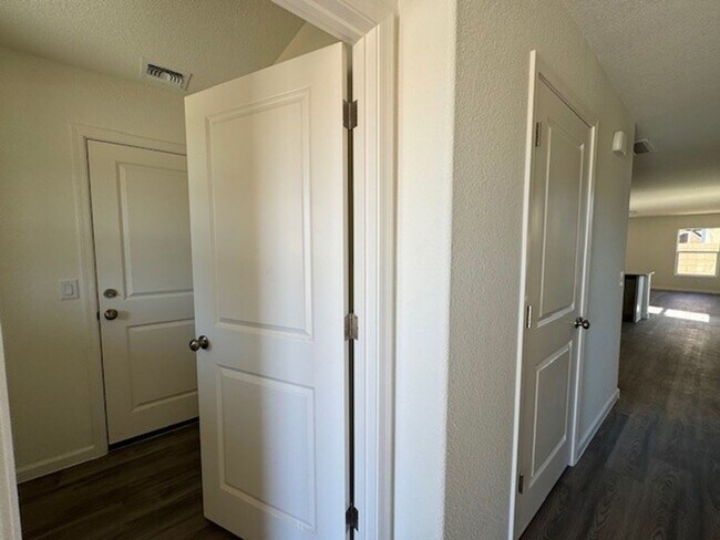 Building Photo - 3BR, 2BA Brand New Home with Garage in Gat...