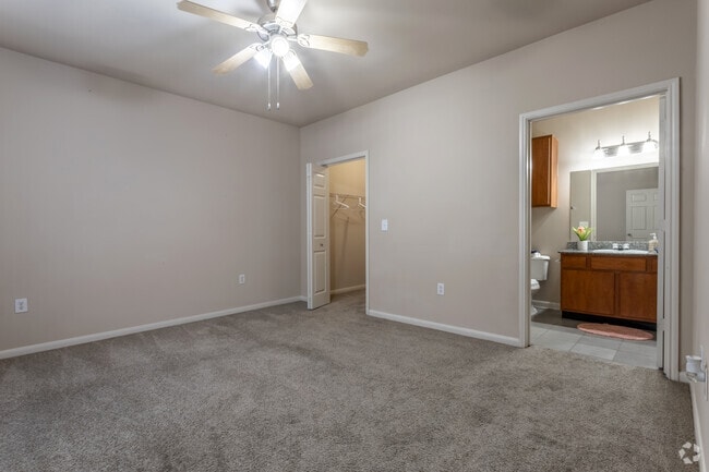 2 habitaciones, 2 baños - 1064 pies cuadrados - Primer dormitorio - Atascocita Pines