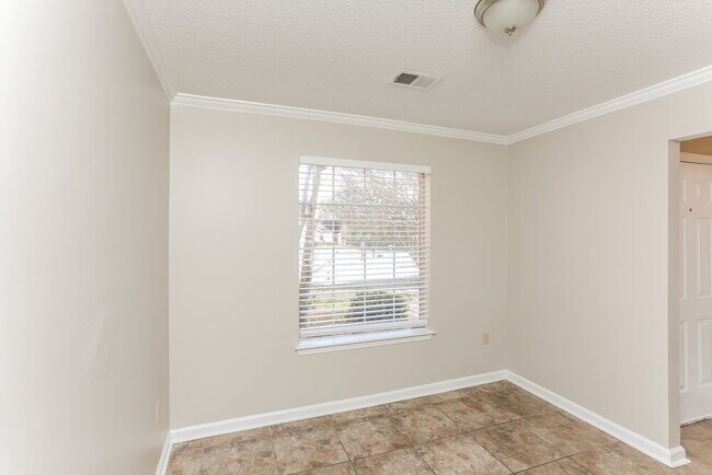 Foto del edificio - 6688 Ross Manor Dr