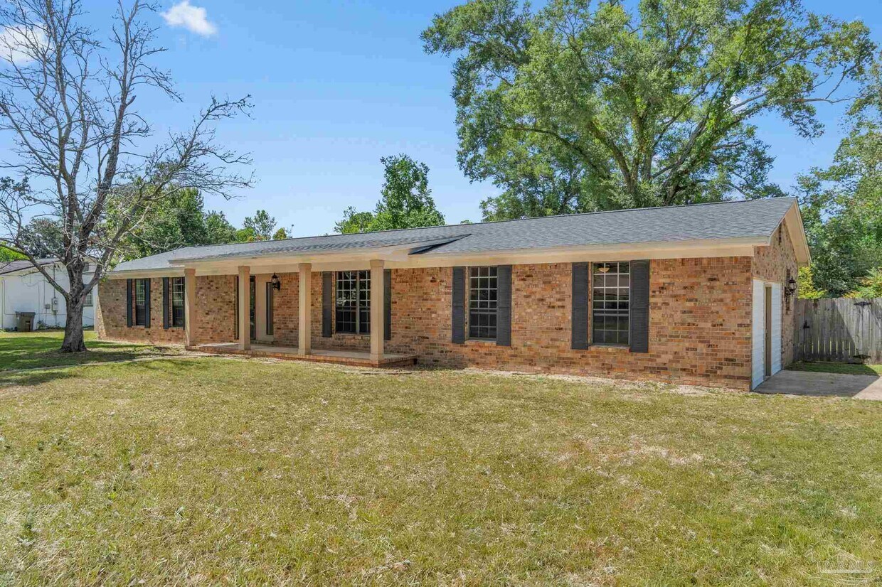 Foto principal - 7468 Brightwood St