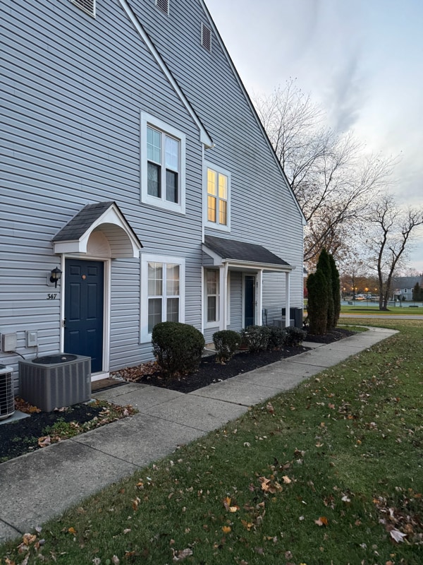 Building Photo - 347 Surrey Ct