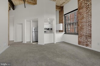 Building Photo - 303 Vine St