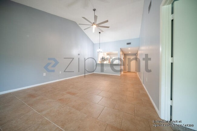 Building Photo - 4817 Winslow Beacon