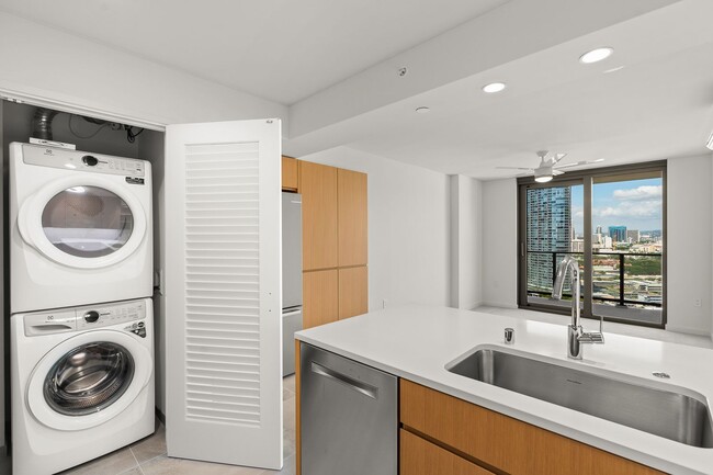 Building Photo - Sky Ala Moana/1BR, 1BA, PKG, AC, W/D, Reso...