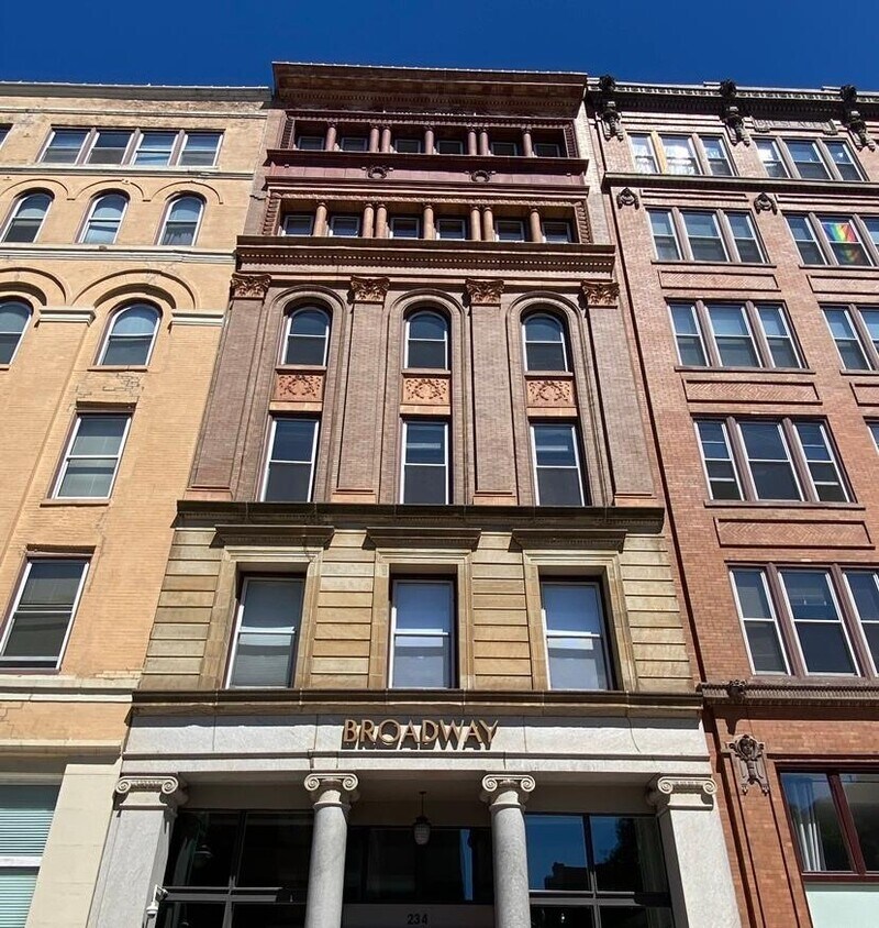 Primary Photo - 234 N Broadway