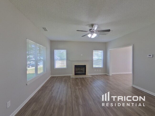 Foto del edificio - 512 Debra Cir SW