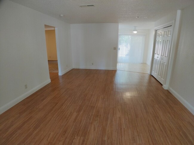 Building Photo - 1671 Bramble Pl