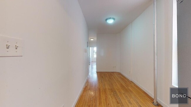 Building Photo - 312 E 91st St