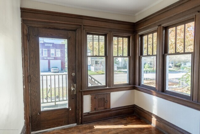 Building Photo - 229 S Bingham St