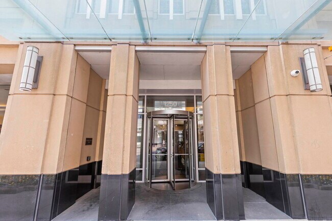 Building Photo - 1250 S Michigan Ave