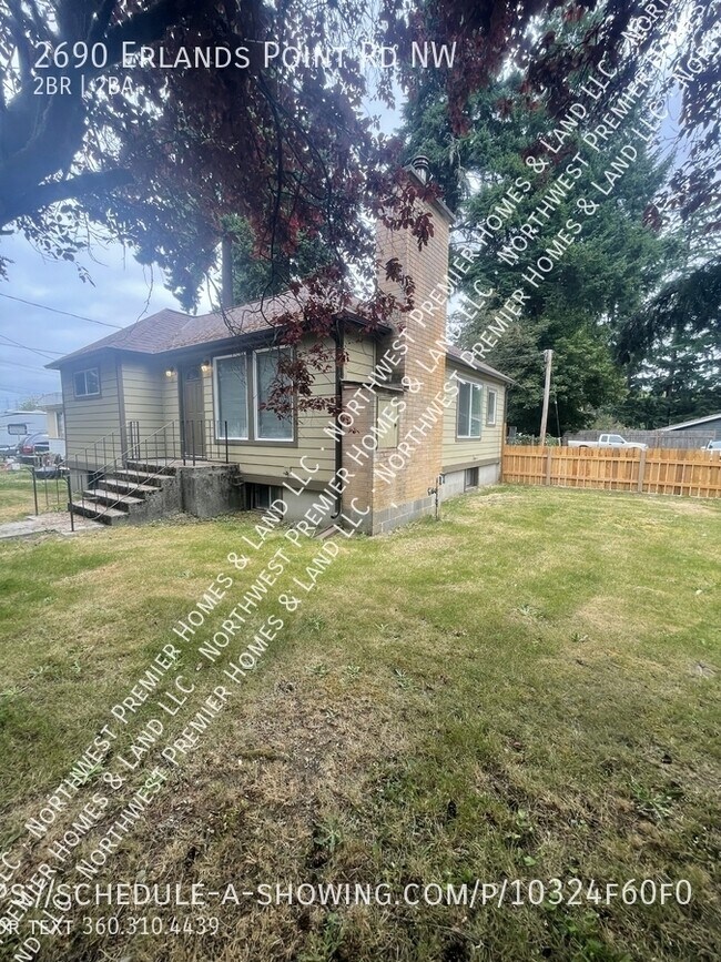 Foto del edificio - 2690 Erlands Point Rd NW