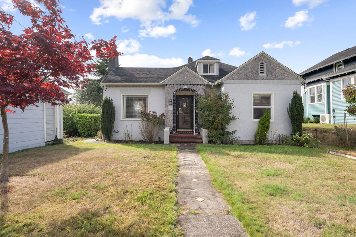 Primary Photo - Gorgeous Craftsman Home on the South Slope...