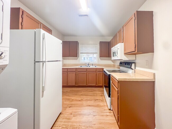 Foto del edificio - 24 Fox Hill Dr