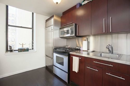 Building Photo - 140 Nassau St