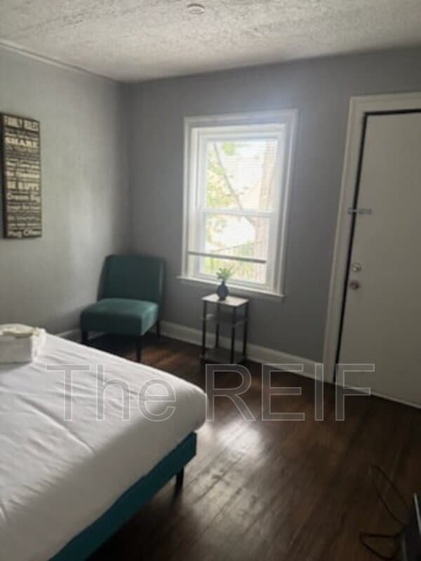 Building Photo - 4400 Buckingham