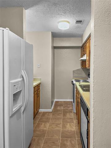 Foto del edificio - 2416 Windy Pine Ln