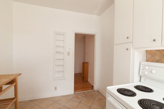 Building Photo - 6211 Av. Lennox