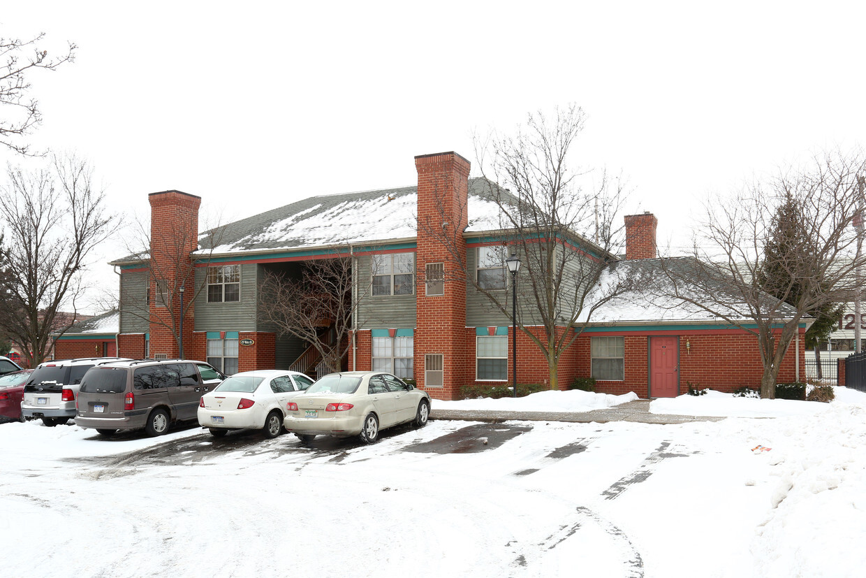 Primary Photo - Carriage Town Square Apartments