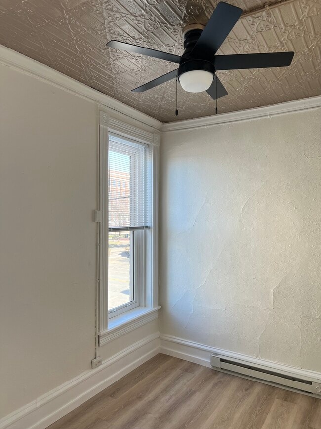 Foto del edificio - 113 1/2 Main St E