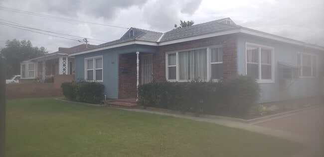 Photo - 9412 Beverly St House