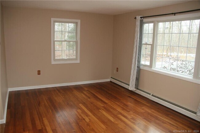 Building Photo - 174 Cedar Swamp Rd