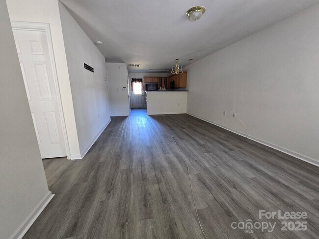 Foto del edificio - 639 Fawnborough Ct