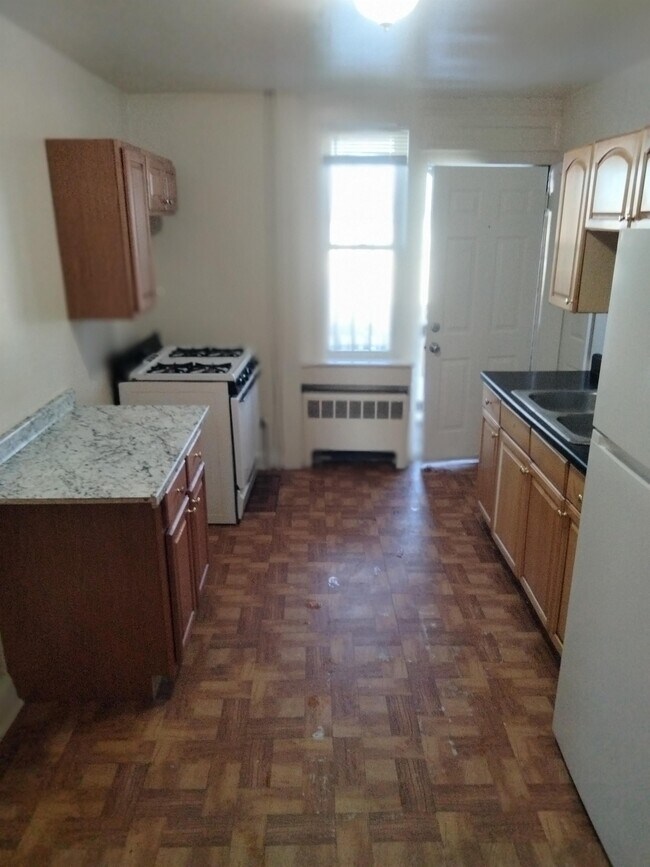 Building Photo - 470 Wethersfield Ave