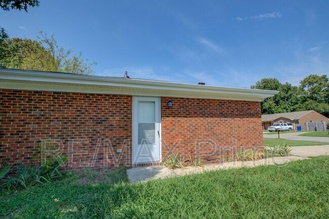 Building Photo - 4601 Hardy Dr