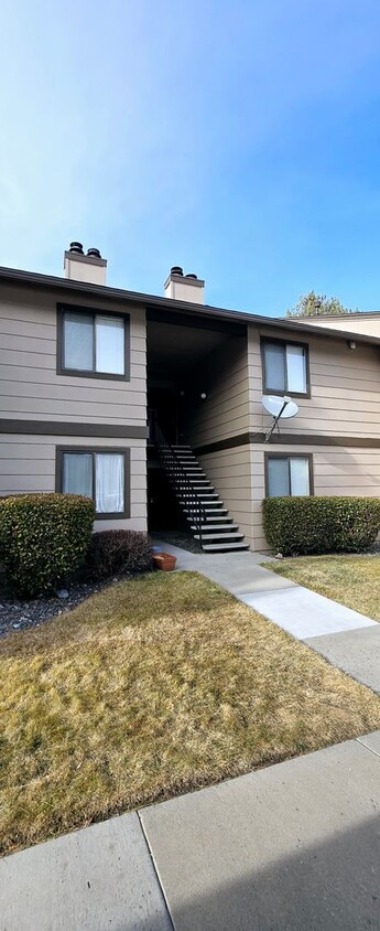 Foto principal - Charming 1-bd/1-ba Condo w/ Beautiful Cree...