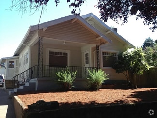 Building Photo - 3562 SE 26th Ave