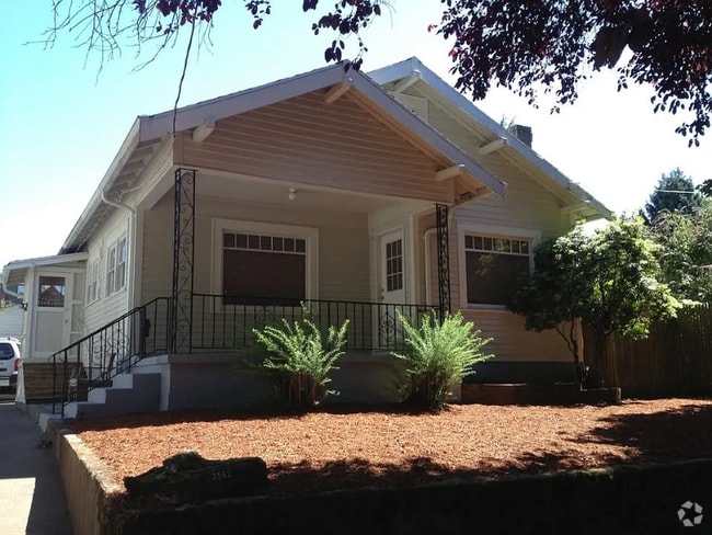 Building Photo - 3562 SE 26th Ave