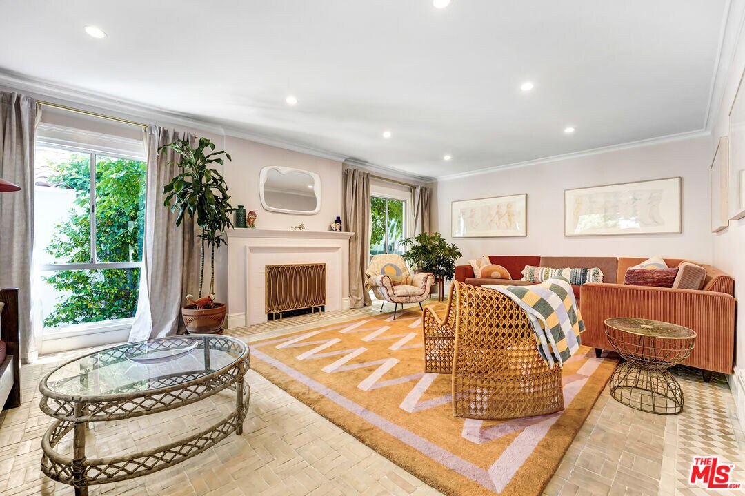 Foto principal - 2049 N Berendo St