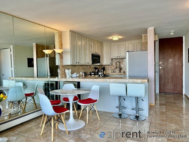 Building Photo - 1 br, 1 bath Condo - 1050 North Point Stre...