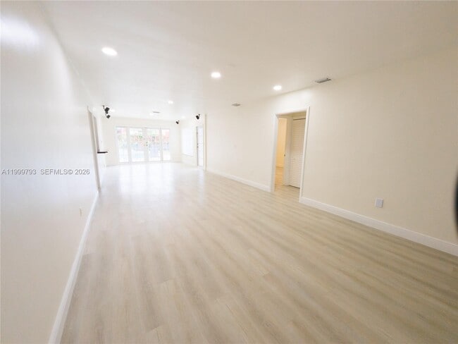 Foto del edificio - 5781 SW 25th St