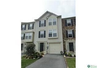 Building Photo - 1047 Sparrow Way