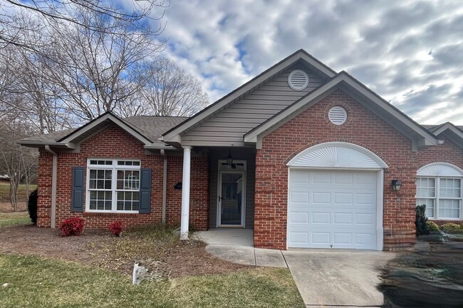 Building Photo - High Point single level townhome for lease