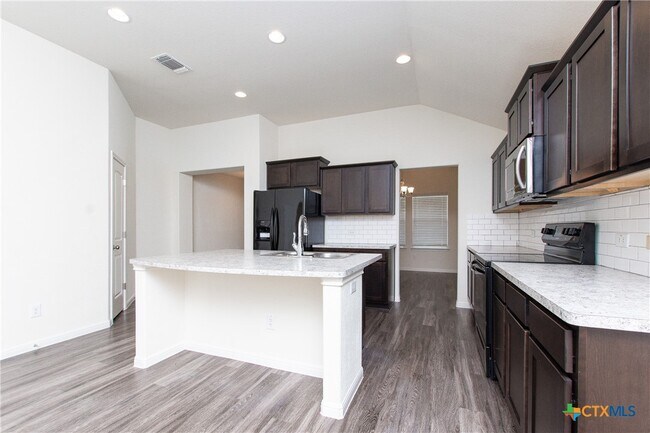 Building Photo - 6700 Catherine Dr