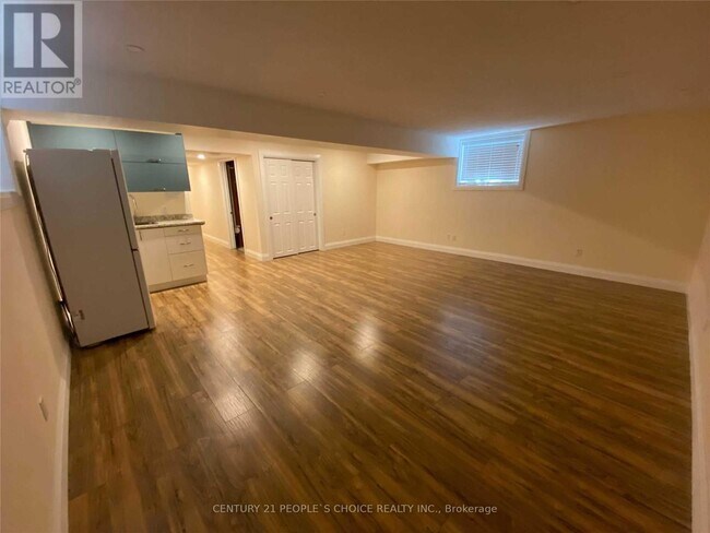 Building Photo - 530 Isaiah Cres