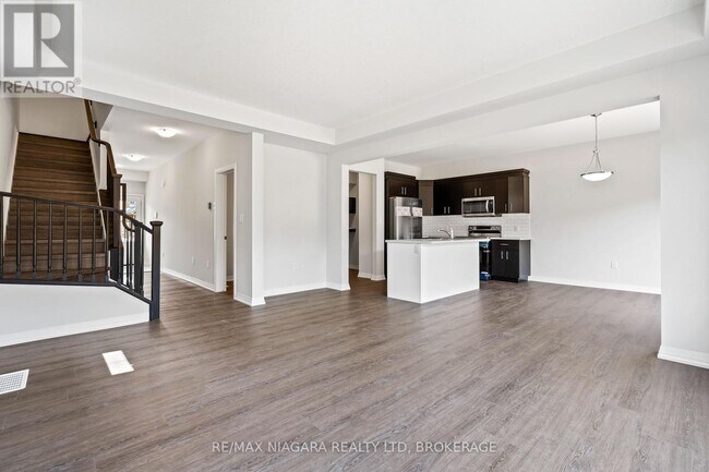 Building Photo - 142 Bur Oak Dr