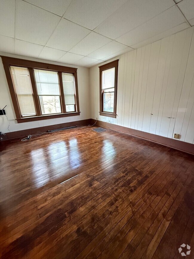 Building Photo - 706 7th St S
